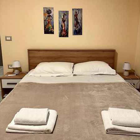Urban Apartment In Blloku Tirana Exterior photo